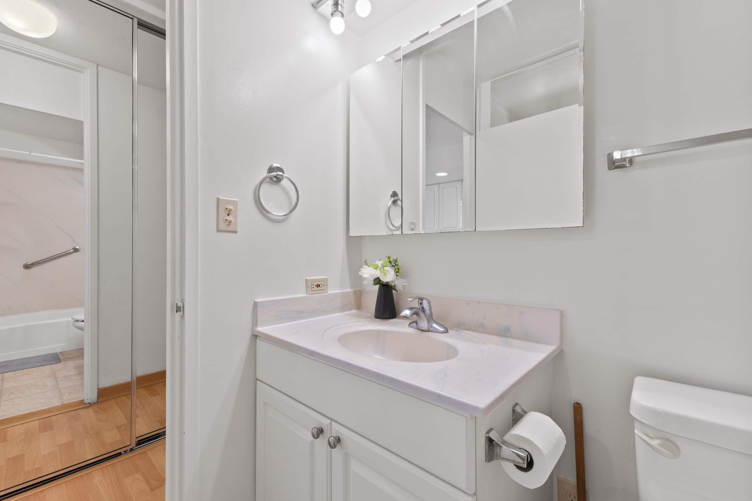 Condo in Honolulu · ★4.55 · Studio · 3 beds · 1 private bath - Image 21