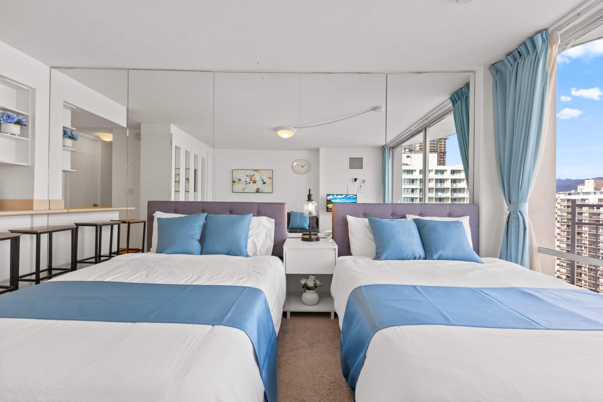 Condo in Honolulu · ★4.55 · Studio · 3 beds · 1 private bath - Image 6