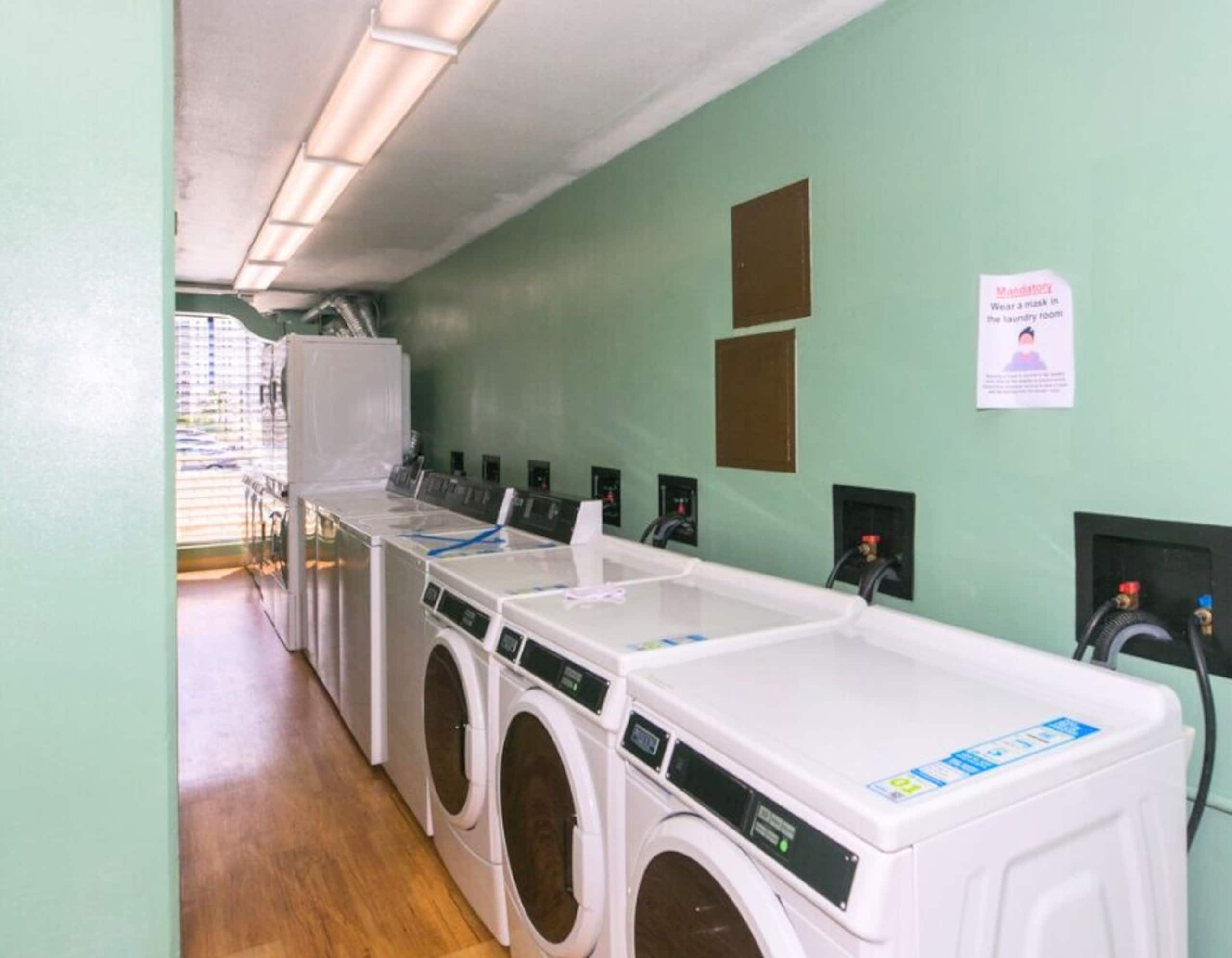Condo in Honolulu · ★4.55 · Studio · 3 beds · 1 private bath - Image 23