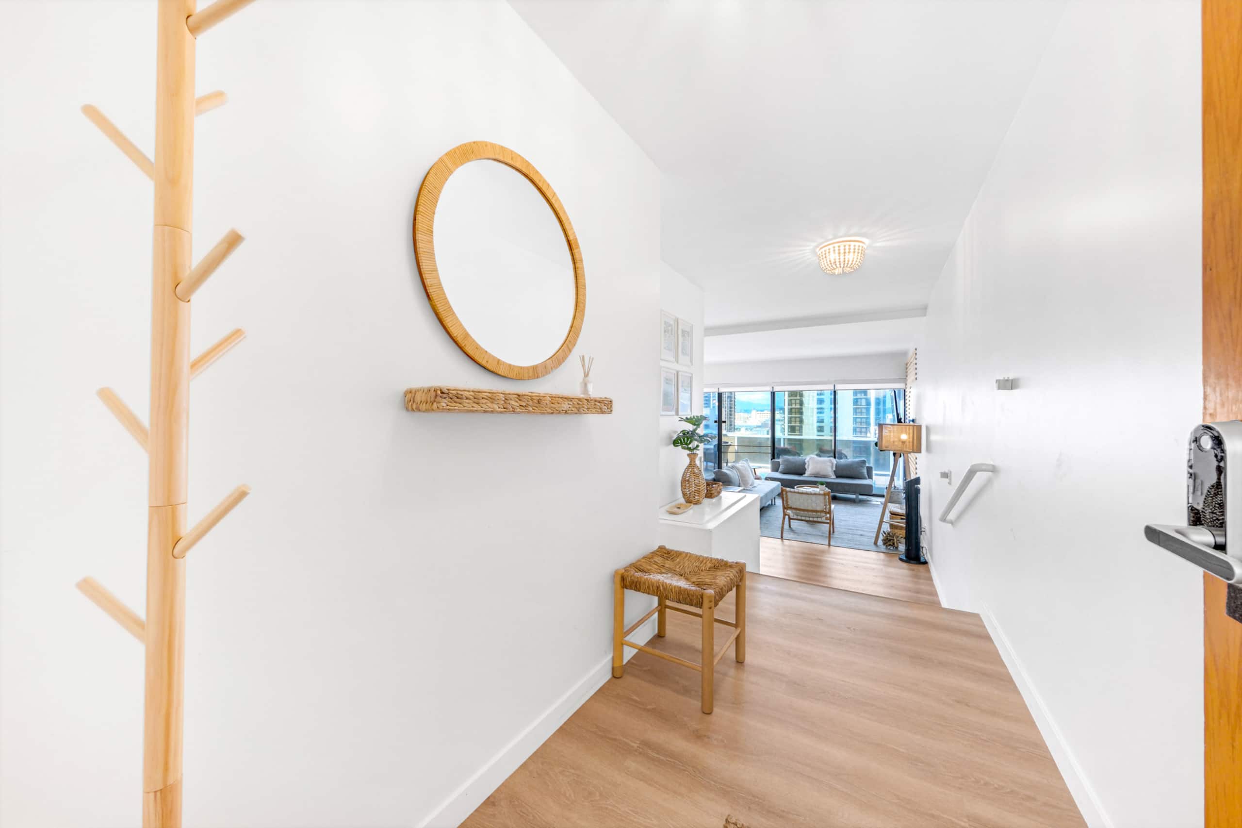 Downtown Spacious 1B Apt Washer Parking Patio! - Image 44