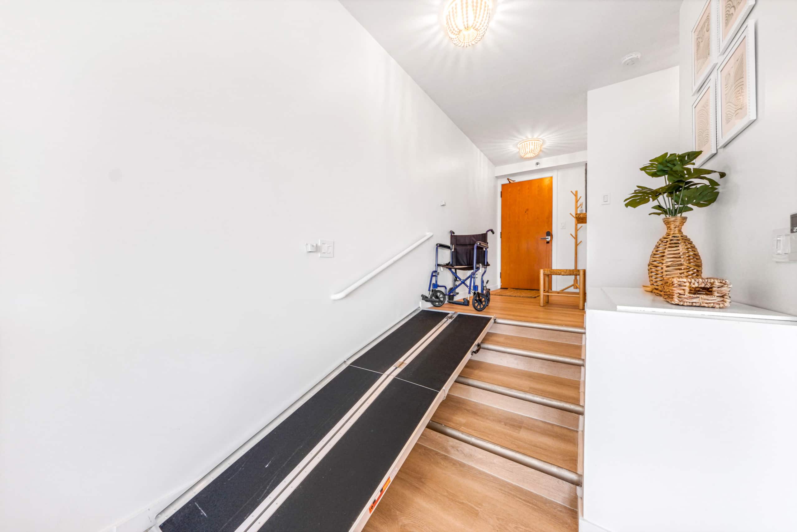 Downtown Spacious 1B Apt Washer Parking Patio! - Image 46
