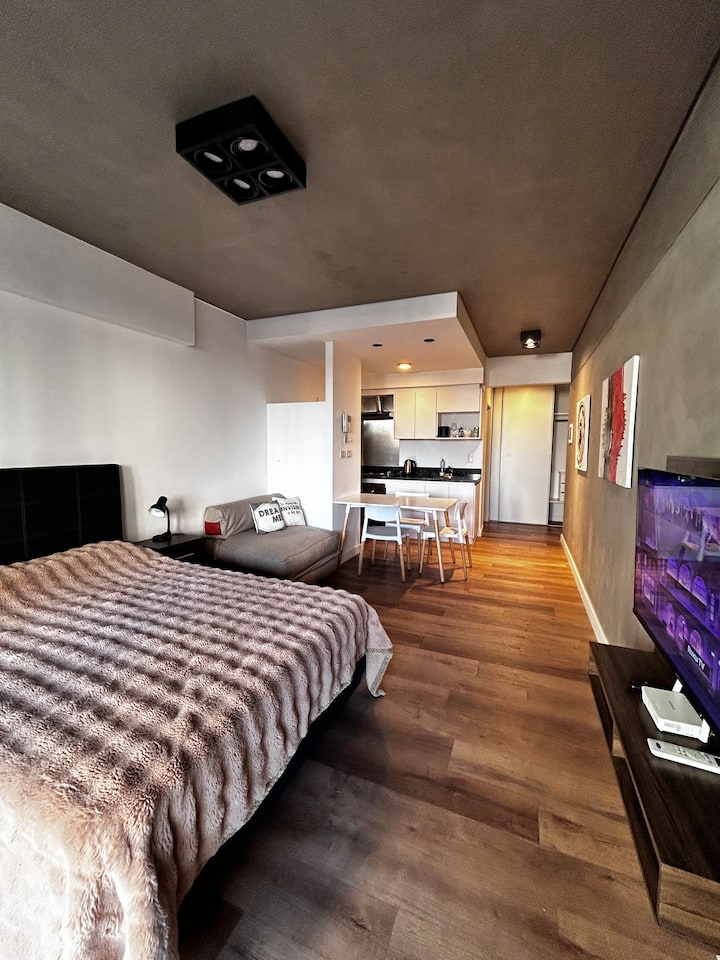 Kitnet novo com varanda e terraço em Chacarita