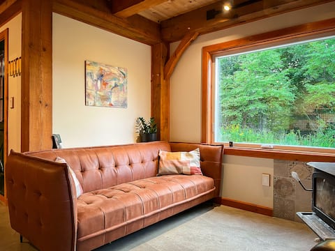 Top Airbnb: Le Castor - Timber Frame cabin - Amherst in Amherst