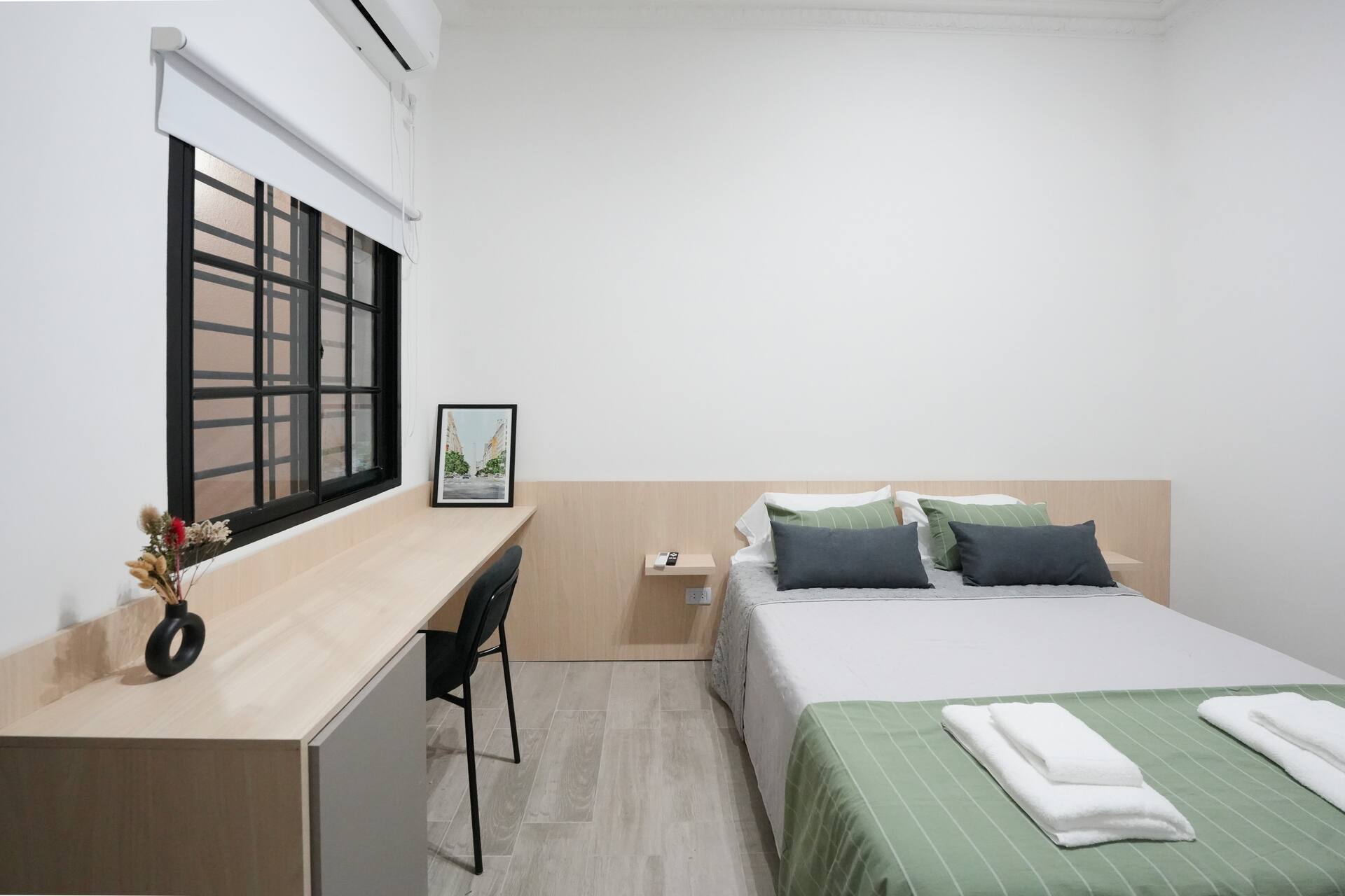 Apartamento de 6 quartos com banheiro privativo, TV e ar-condicionado em San Nicolás