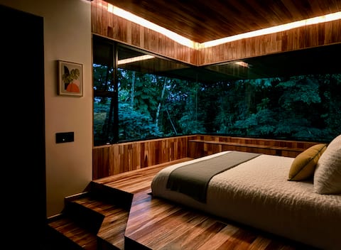 Treetop cabin - Private hot tub, pool & trails