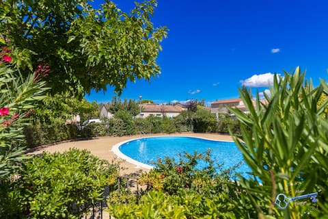 Two bedroom house in Provence with pool