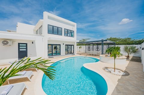 5BR Villa w/ Pool & Patio | Casa Eloisa by Bocobay