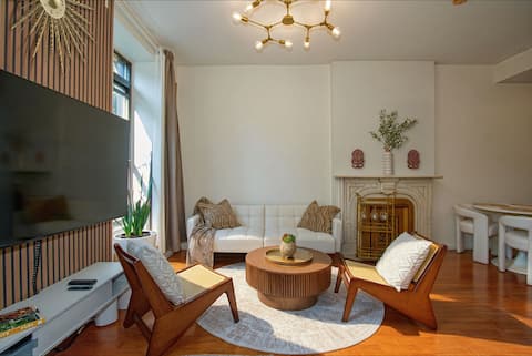 Popular Airbnb listing: Private Double Queen Suite in Brooklyn Brownstone in Bedford Stuyvesant (West)