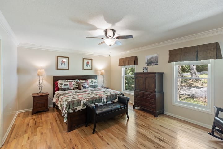 Baño principal en la planta principal