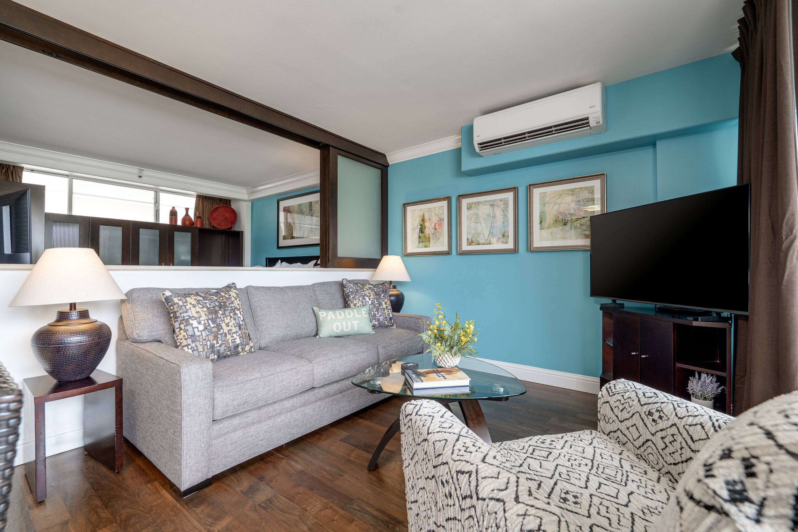 Condo in Honolulu · ★4.9 · 1 bedroom · 2 beds · 1 private bath - Image 4