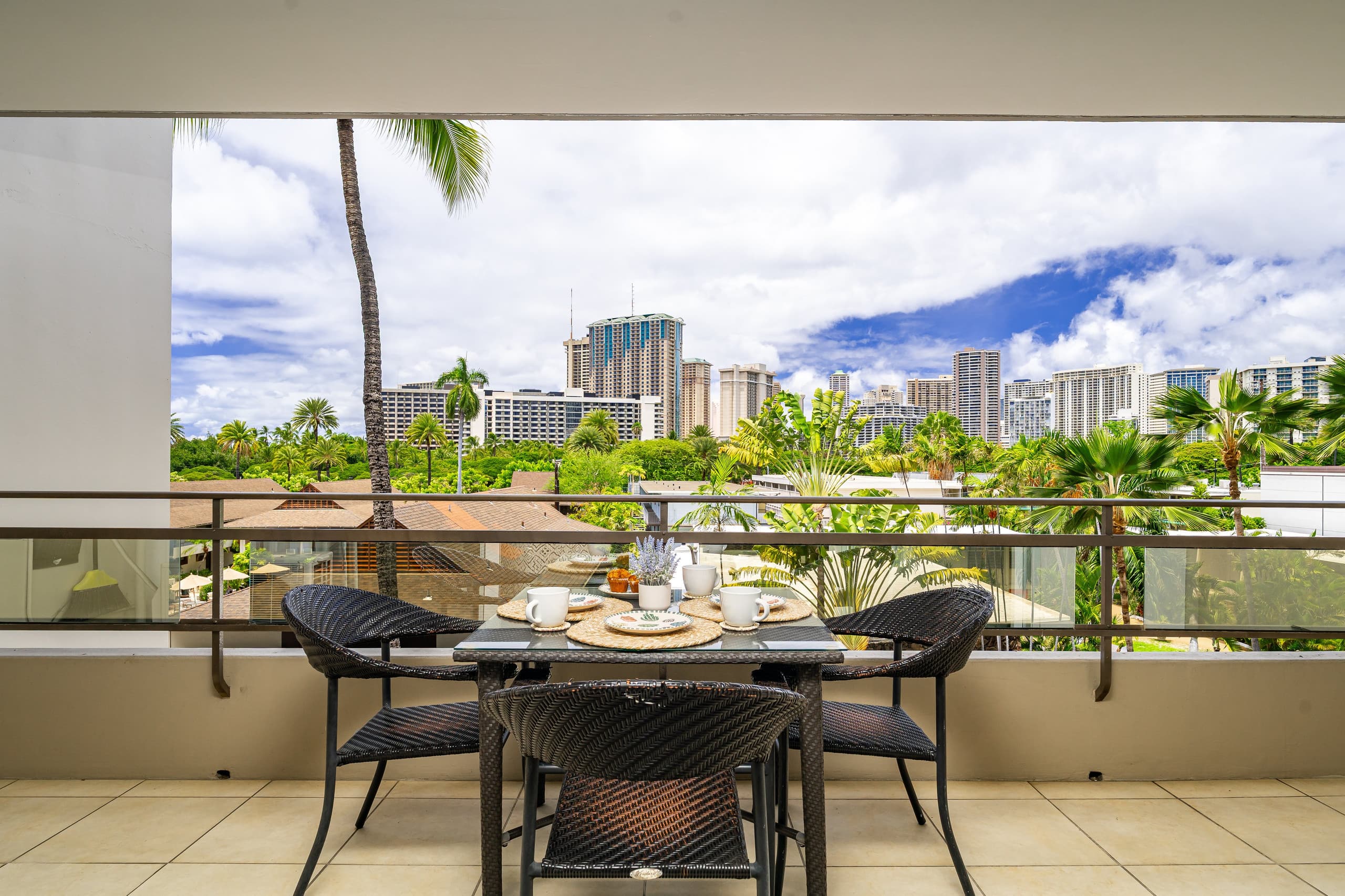 Condo in Honolulu · ★4.9 · 1 bedroom · 2 beds · 1 private bath - Image 1