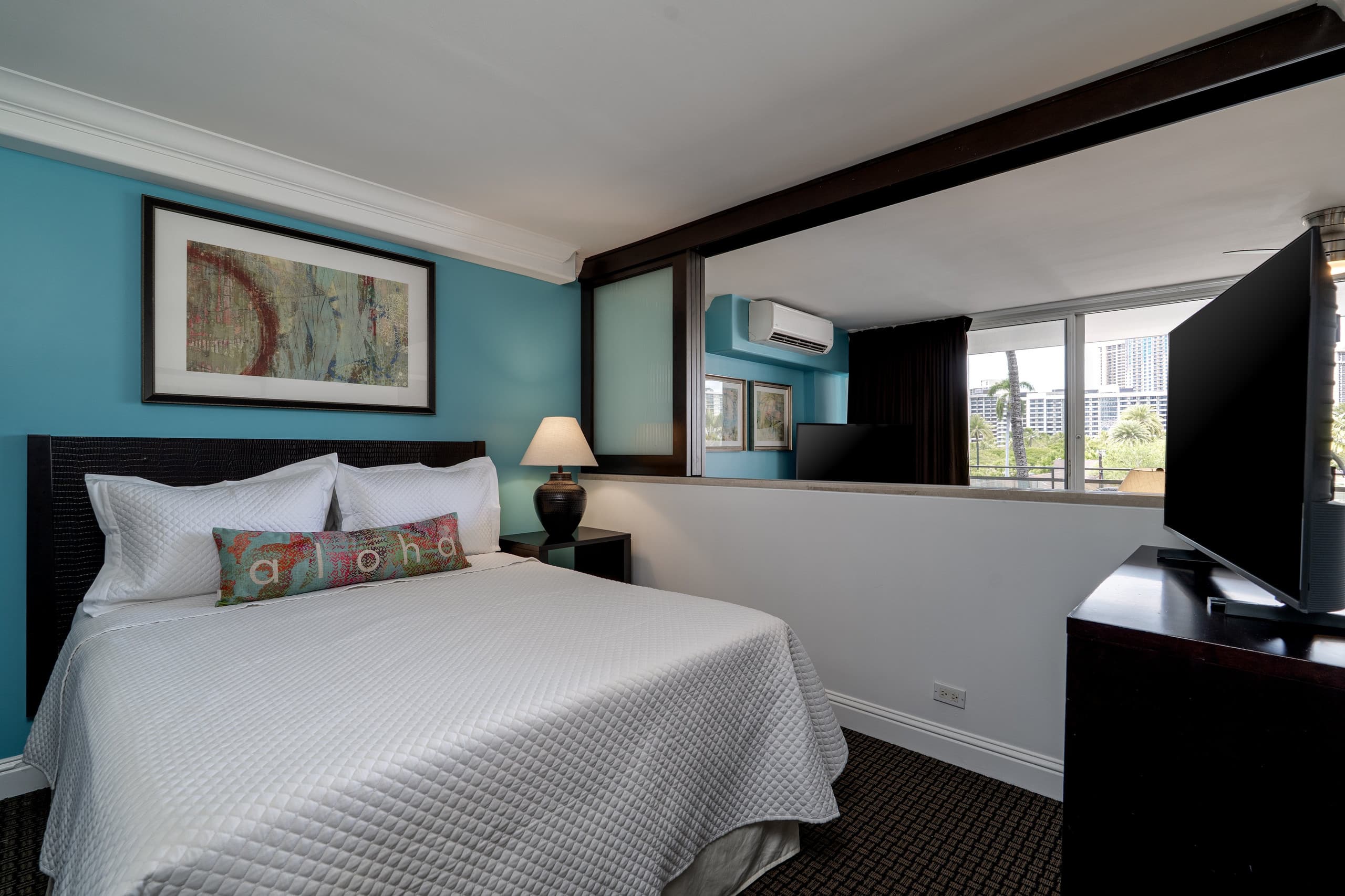 Condo in Honolulu · ★4.9 · 1 bedroom · 2 beds · 1 private bath - Image 16
