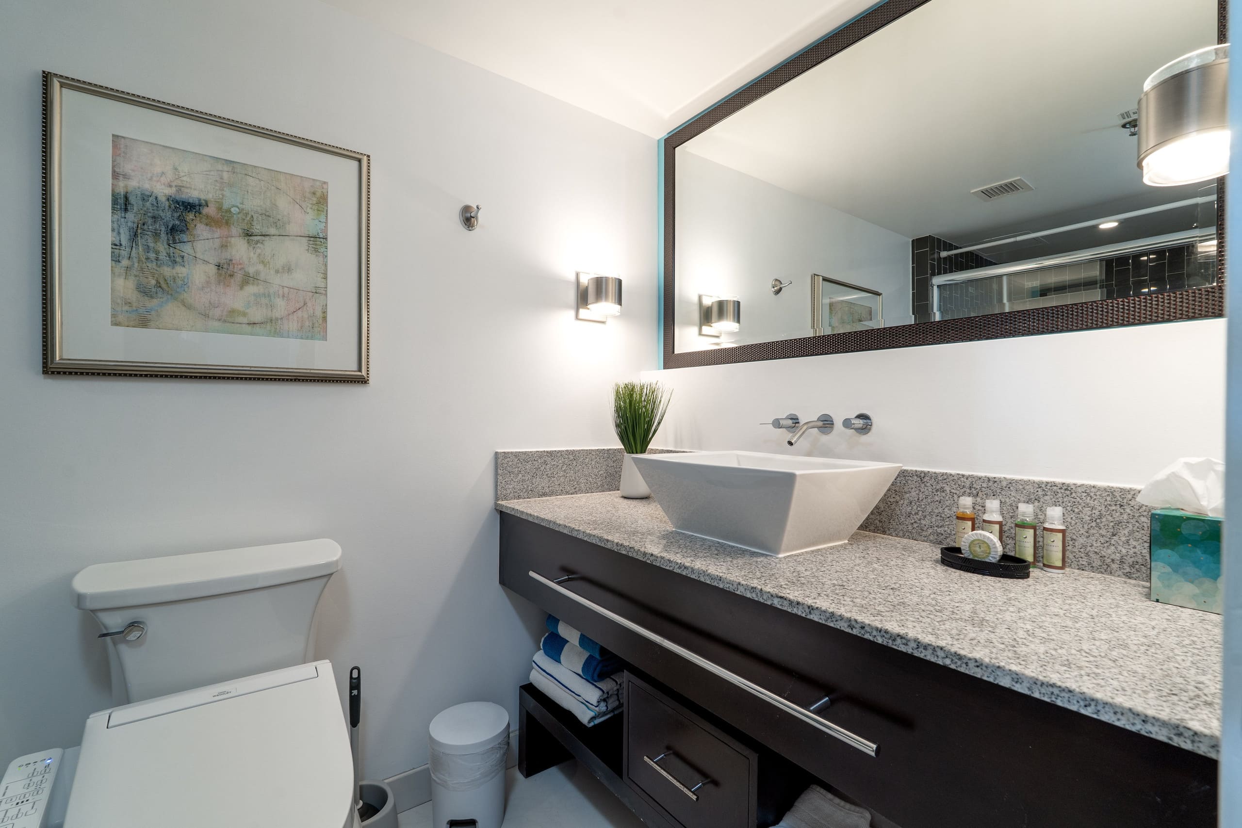 Condo in Honolulu · ★4.9 · 1 bedroom · 2 beds · 1 private bath - Image 18
