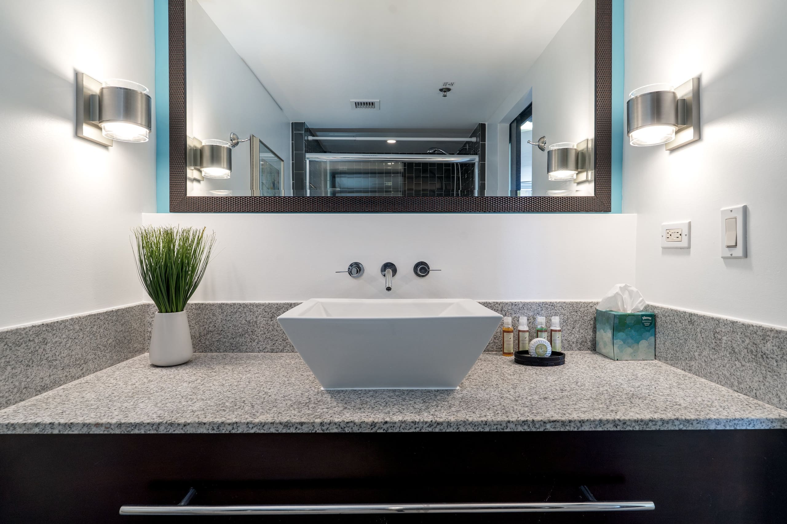 Condo in Honolulu · ★4.9 · 1 bedroom · 2 beds · 1 private bath - Image 20
