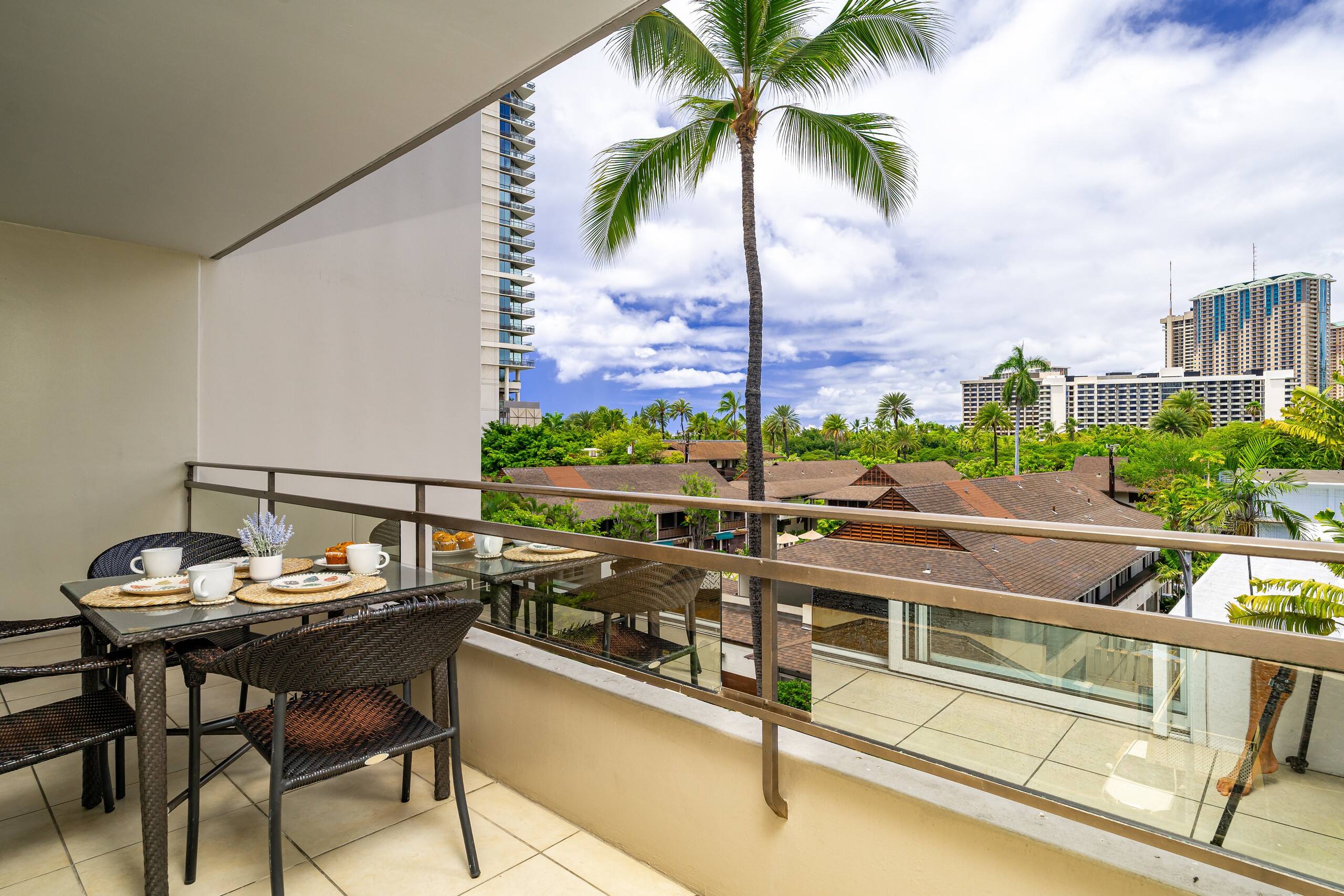 Condo in Honolulu · ★4.9 · 1 bedroom · 2 beds · 1 private bath - Image 22
