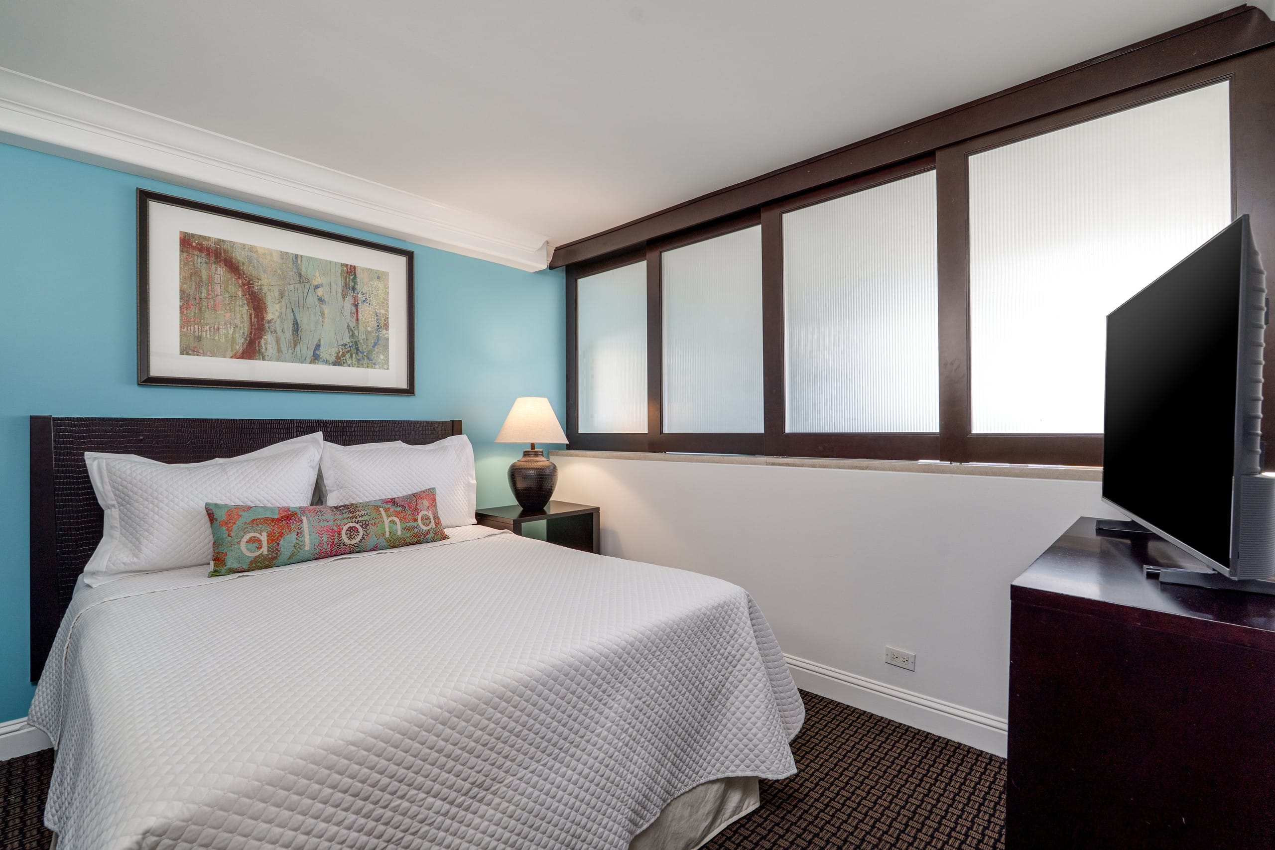 Condo in Honolulu · ★4.9 · 1 bedroom · 2 beds · 1 private bath - Image 14