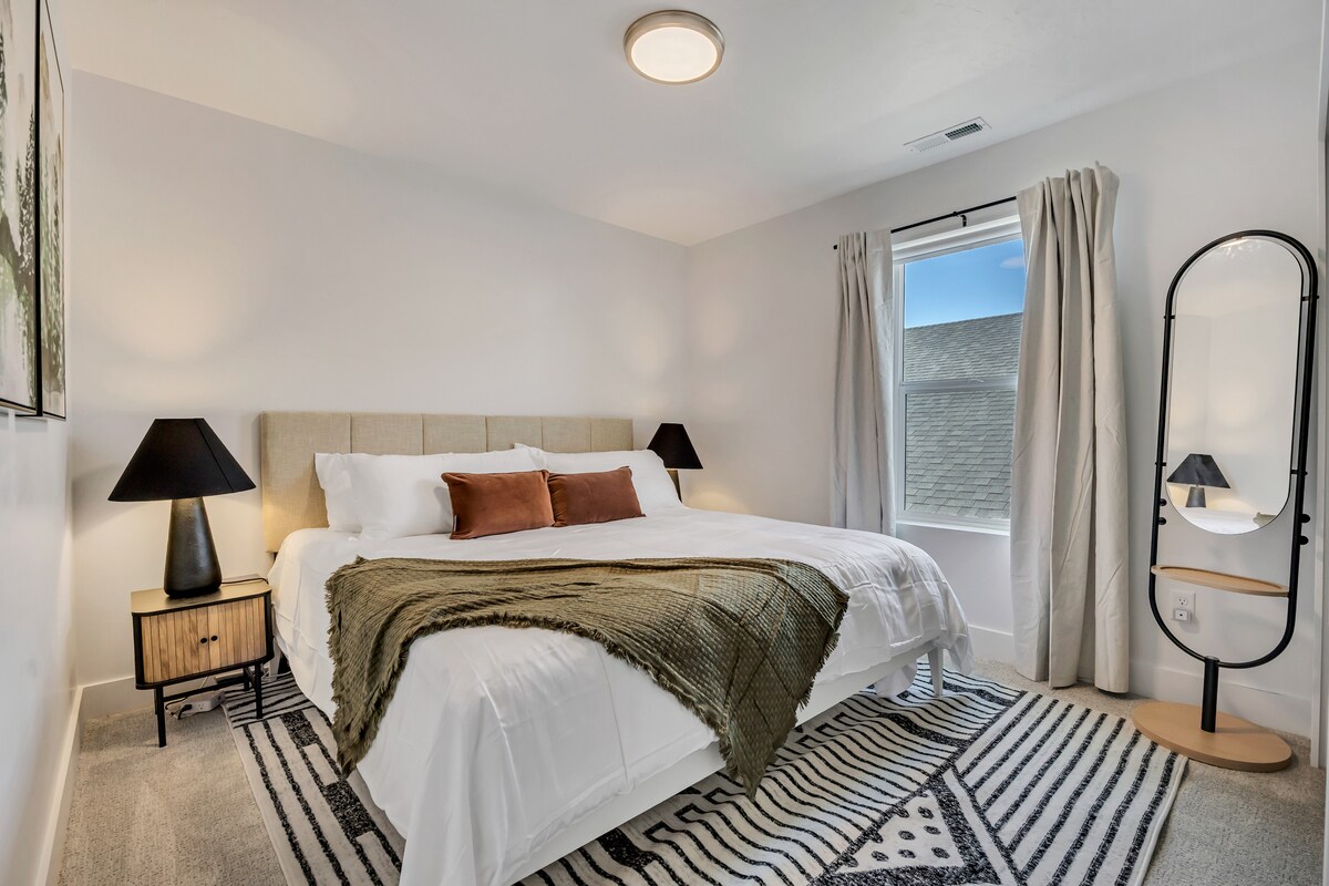 חדר קומה שני #1: מיטת קינג סייז