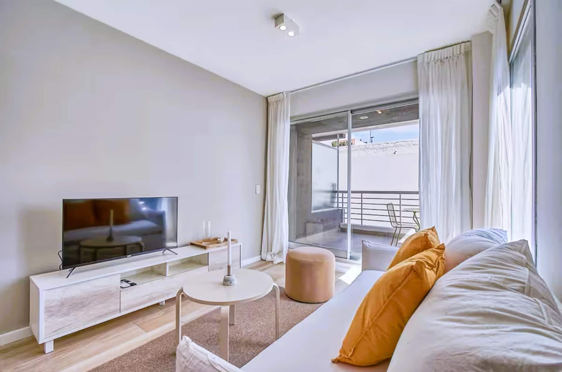 Apartment for 2 people, Pool, Gym, Laundry