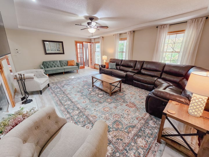 Spacious 4 Bedroom W/loft 16+ Guests On 14 Acres - Oberlin, OH