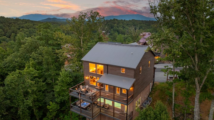 Cabin Sleeps 20, Pool, Views, Theater, Hot Tub - Sevierville, TN