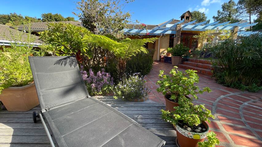 Unique Hout Bay House on Half Acre gallery image 4