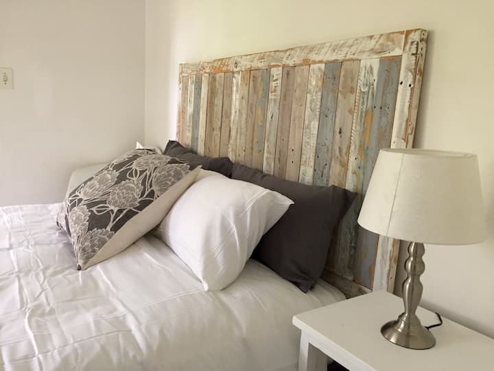 卧室配有套房浴室，与房屋相连，并包含在日常租金中。 非常适合享受更多隐私，并增加了第6张床，提供更多睡眠选择。