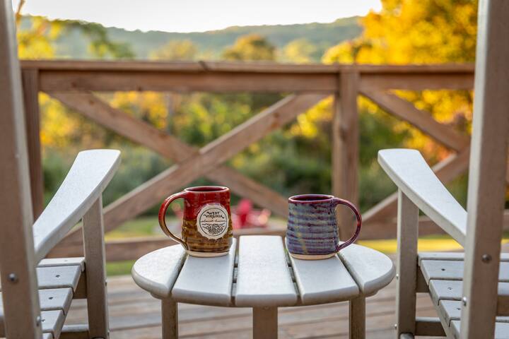 Hot Tub Cabin Near Trout Pond | Fire Pit & Views