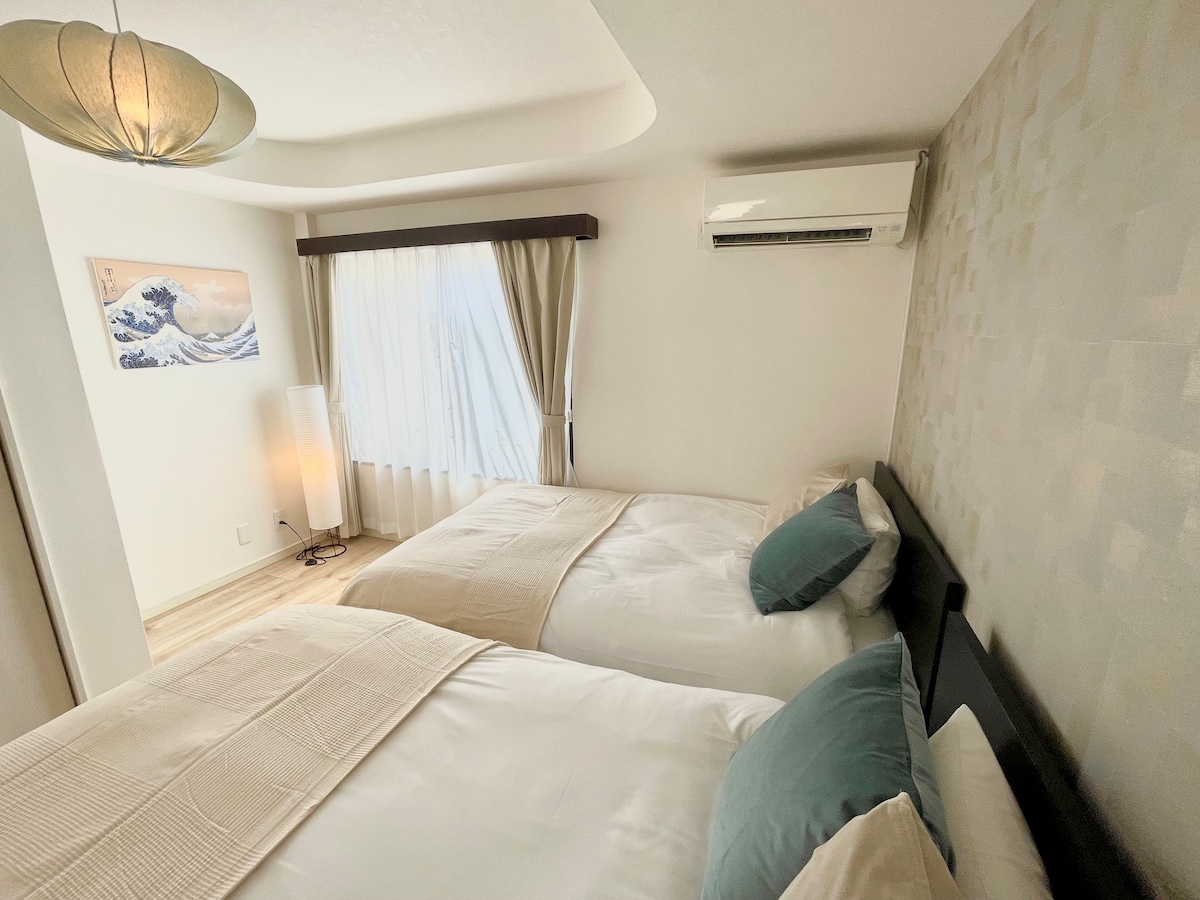 卧室#2：我们准备了一张舒适、高品质的床，让您放松身心，睡个好觉，醒来后精神焕发，迎接东京的另一个精彩日子。