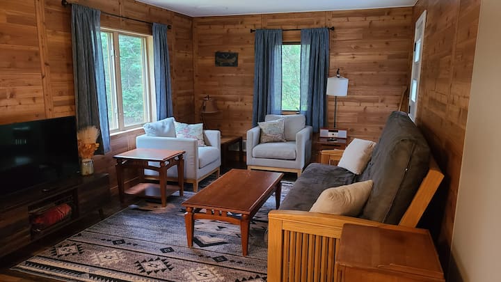 River Retreat | Cozy Cabin On 3 Acres In Hayward - Hayward, WI
