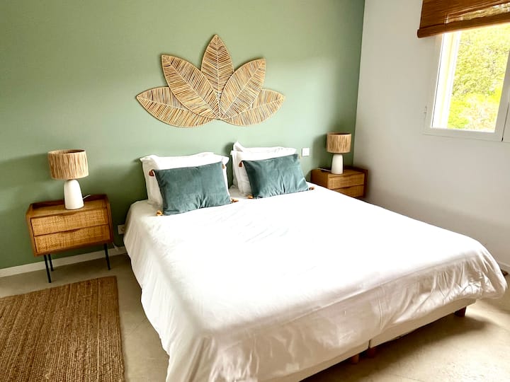 Veľká spálňa s 2 samostatnými lôžkami alebo 1 lôžkom s dĺžkou 180 cm