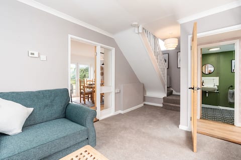 Top Airbnb: Formby 3-bed | Family & Dog Friendly | Near Beach in Formby