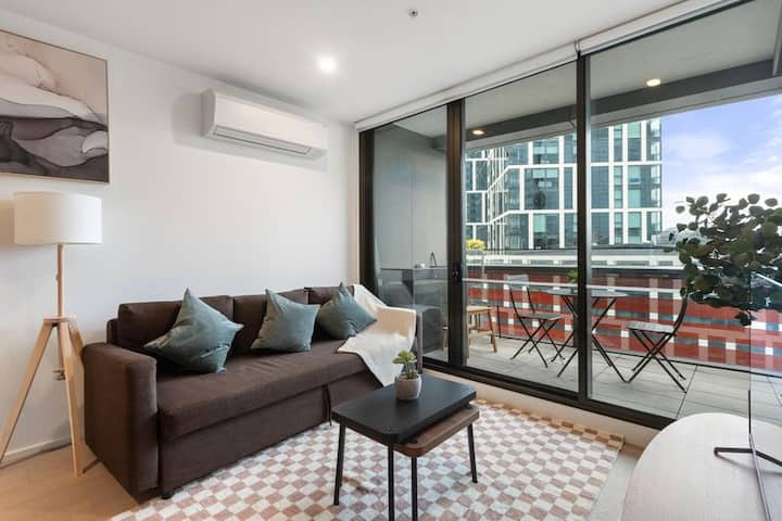 City Living With Pool In Dockland｜tram At Doorstep - Australia