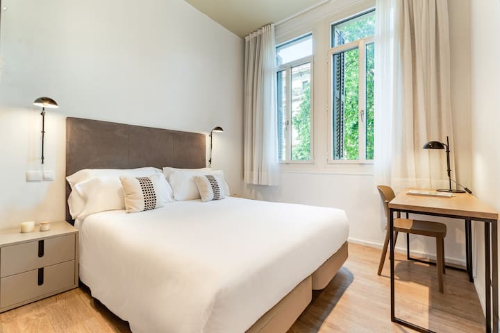 Rambla Catalunya | Bright & stylish apartment