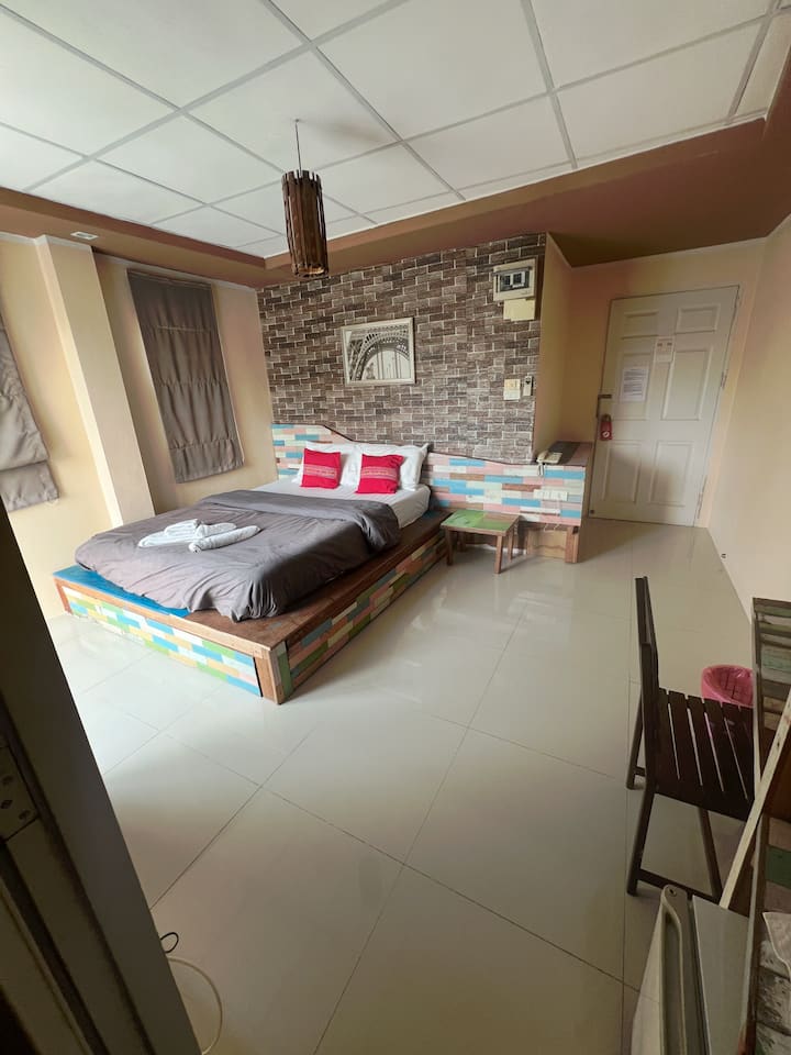 Double Bed Room 1, Free Meals + Motorbike - Chiang Mai
