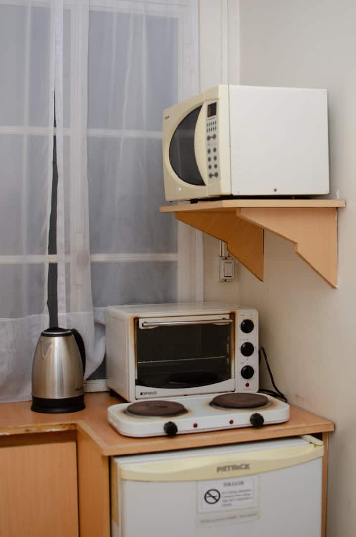 Kitnet mobiliada com ar-condicionado em Balvanera