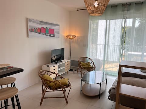 Airbnb performant: ღ The Lumea • New Cozy T2 & Private Parking à La Rochelle