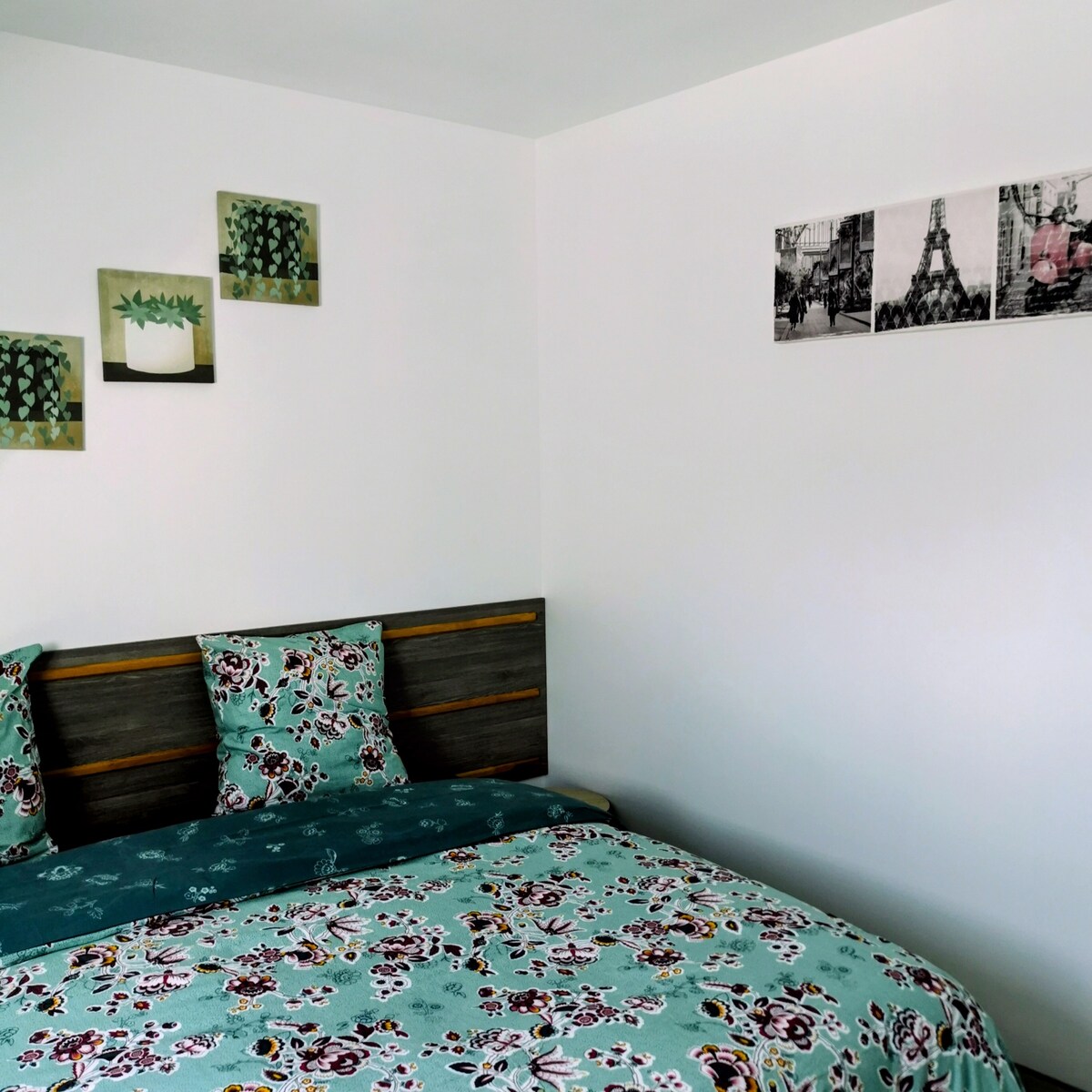 Прва дрвена колиба