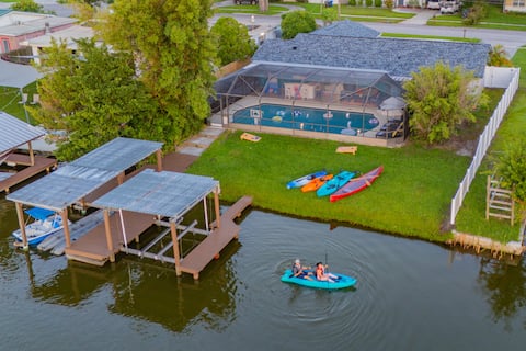 Top performing Airbnb: Lakefront~VIEWS~Pool~Kayaks~Games~Firepit~Sleep 10 in East Lake Orient Park