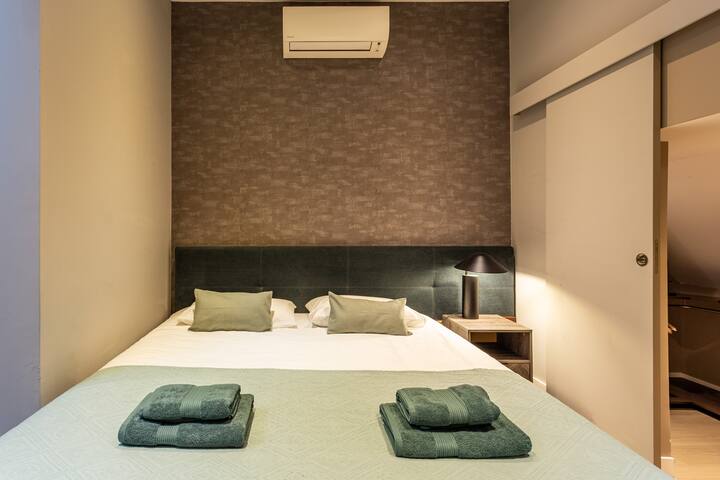 Stylish Central Retreat near Praça das Flores gallery image 3