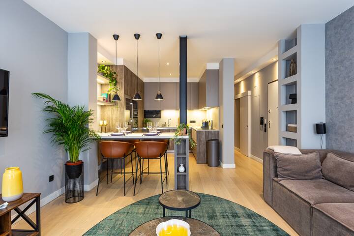 Stylish Central Retreat near Praça das Flores gallery image 2