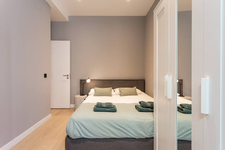 Stylish Central Retreat near Praça das Flores gallery image 5