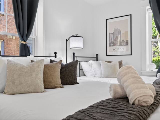 4BR 3BA Gem Sleeps 12•Harvard MIT & Boston+Parking gallery image 4