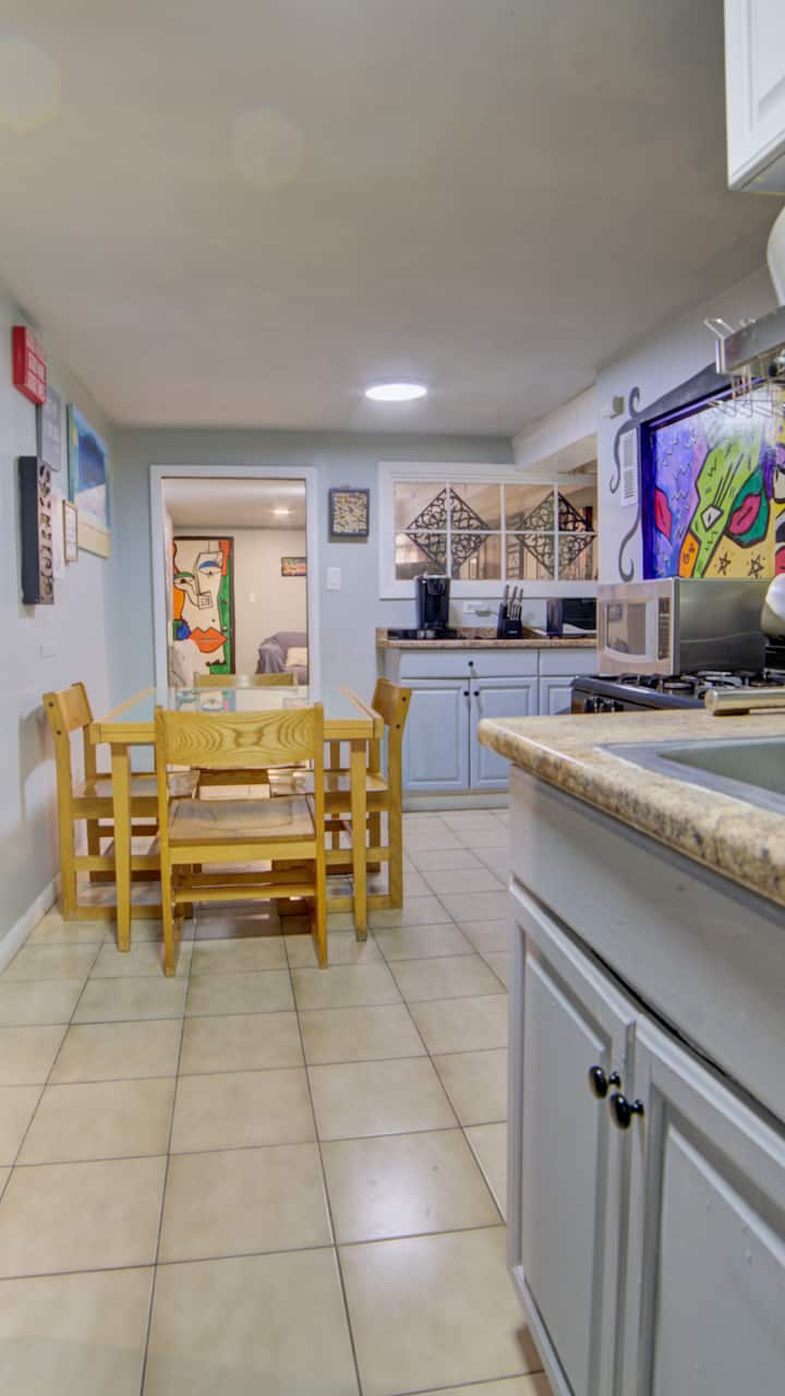 2br Garden Apt Near Nu + Lake - Wilmette, IL
