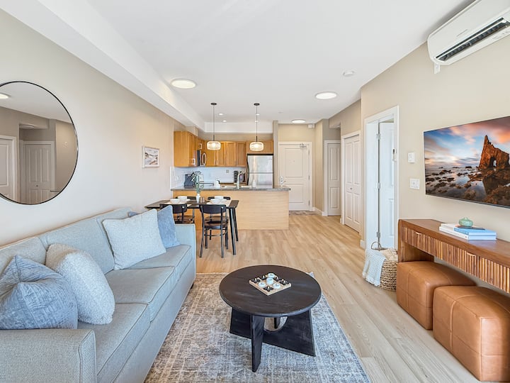 Lake View Condo With Resort Access - West Kelowna