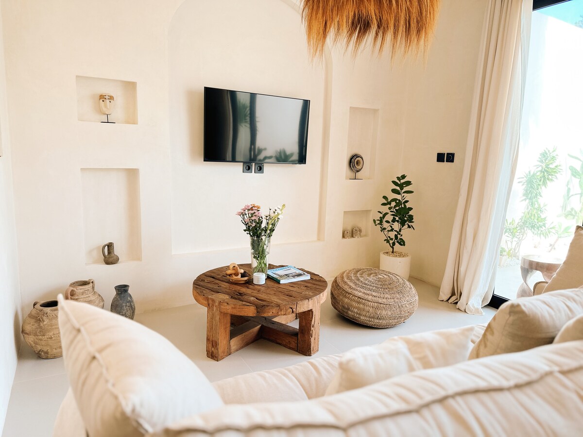 Home in Umalas · ★4.89 · 2 bedrooms · 2 beds · 2 private baths, Airbnb comparable