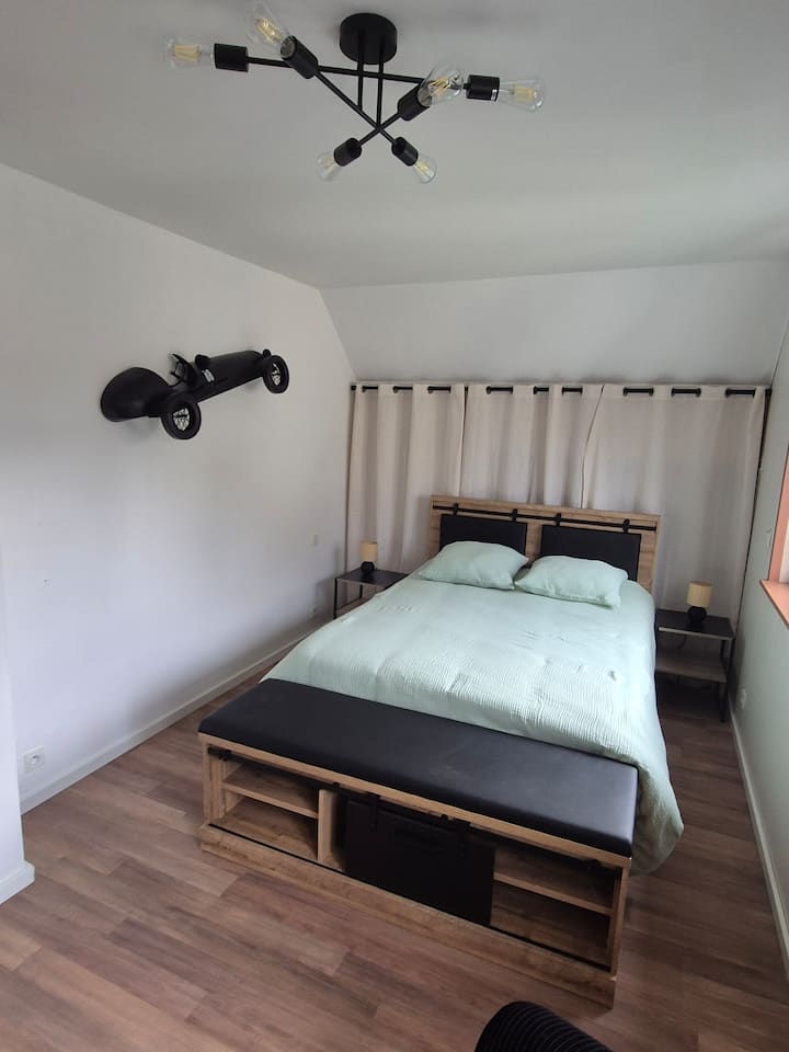 Schlafzimmer 1