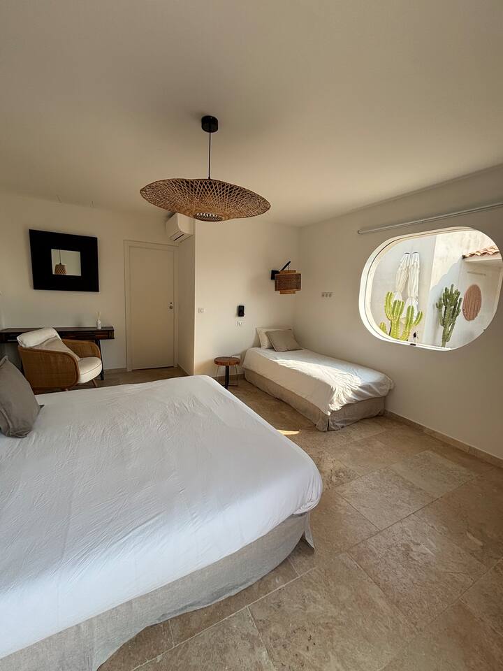 מיטת קינג סייז + מיטת 90 