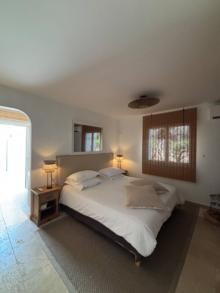 מיטת קינג סייז מוארת