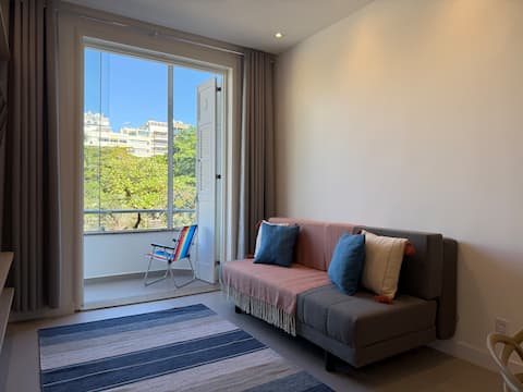 Top Airbnb: Large apartment 2 blocks from the beach, in Ipanema in Ipanema