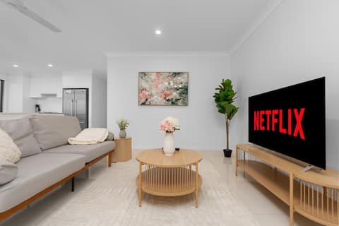 Whispering Pines - Stylish 3BR Duplex close to M1